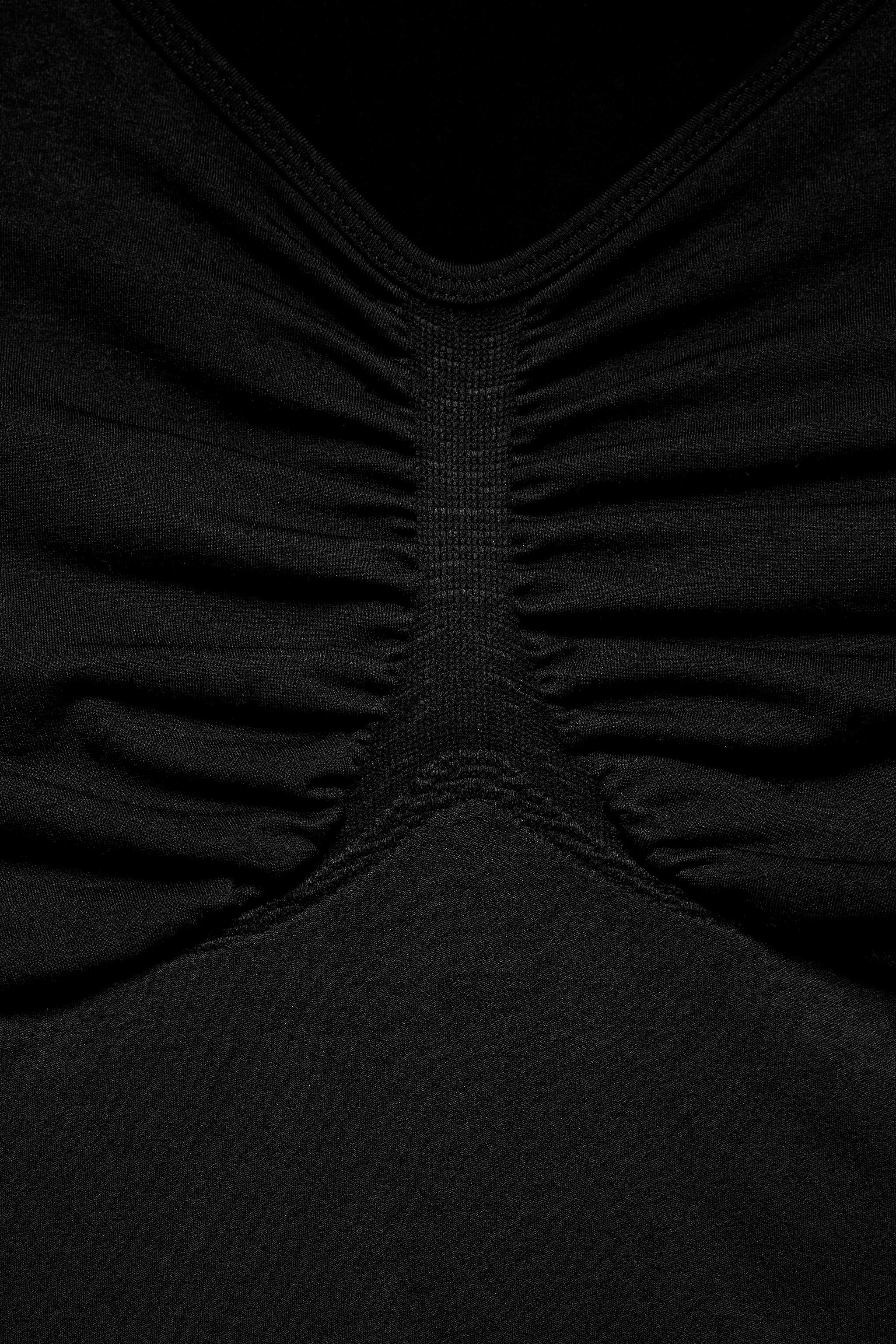 BODY SCULPTED SEAMLESS SKI COLLECTION